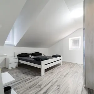 https://city-center-mayess-aparment.hotelinzadar.com