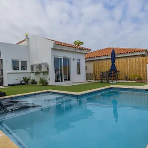 Apartamento Adele's With Pool, 5 Minutes Walk To The, Palm Beach